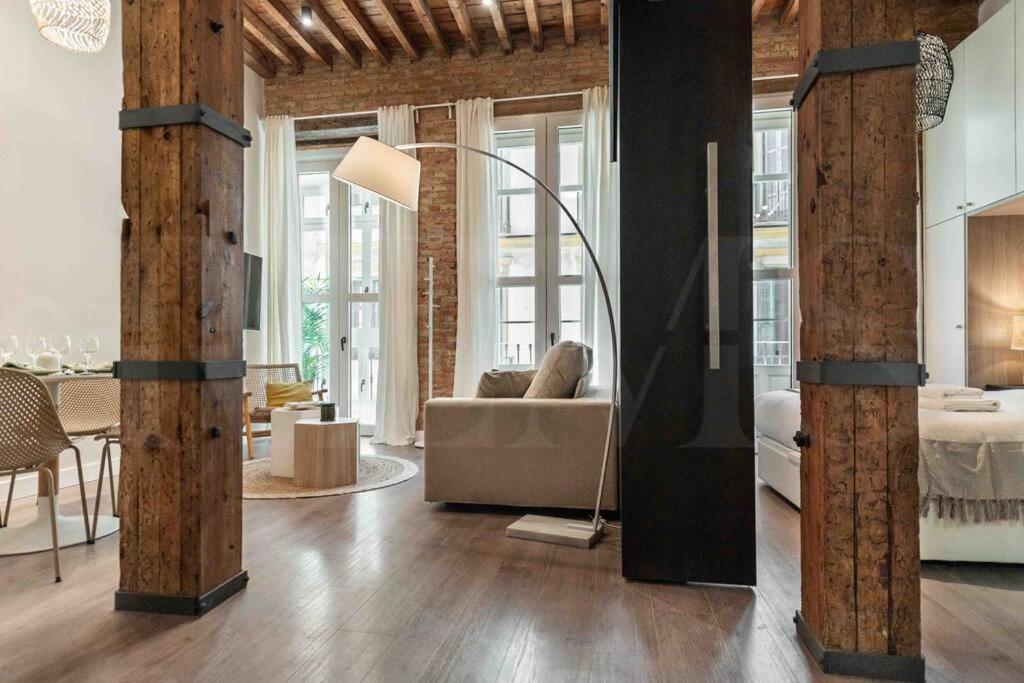 Eclectic & Elegant Apartment By Rems Малага Экстерьер фото